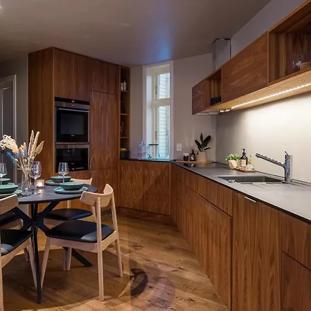 Stunning Modern In The Heart Of Downtown Lejlighed